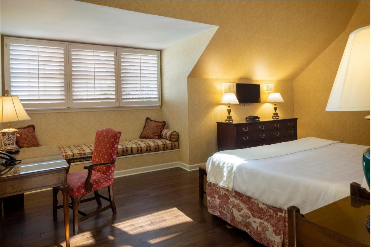 Baywood Conference And Center Hotel