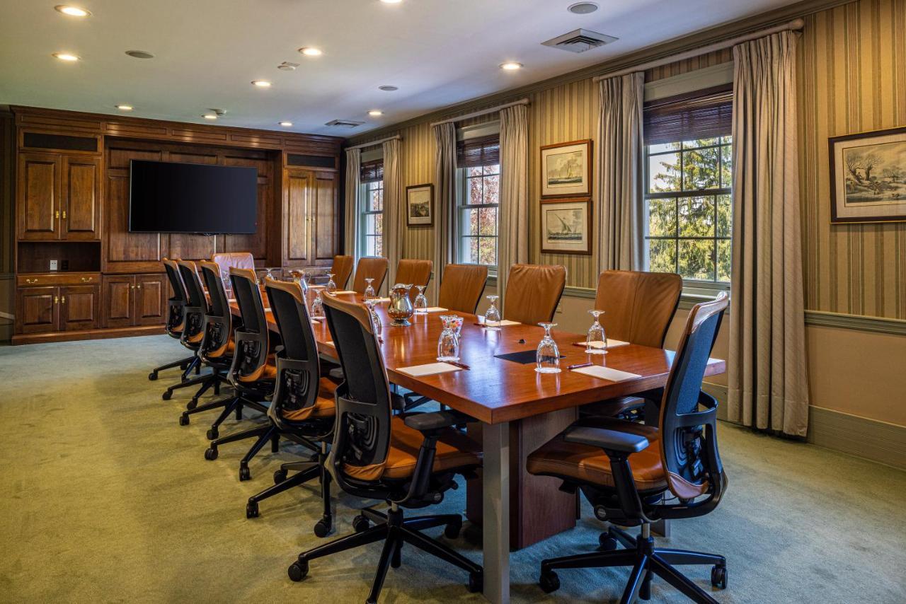 Baywood Conference And Center Hotel